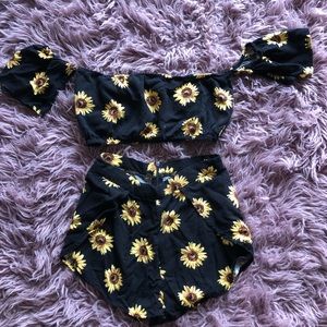 Two Piece Set - Off the shoulder crop & shorts set